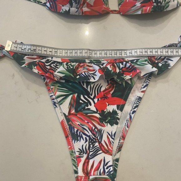 Floral Bikini - Picture 4 of 7